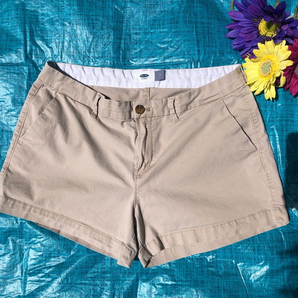 Old Navy Women’s Khaki Shorts - Size 8